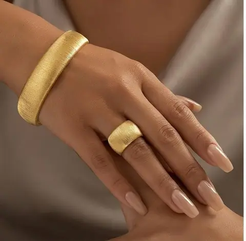 طقم اسوره وخاتم Velvet Gold ستانلس ستيل - مقاوم للصدأ شامل ضمان