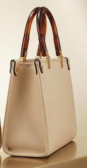 حقيبه يد Ivory Monogram Tote - لمسة الفخامة الكلاسيكية